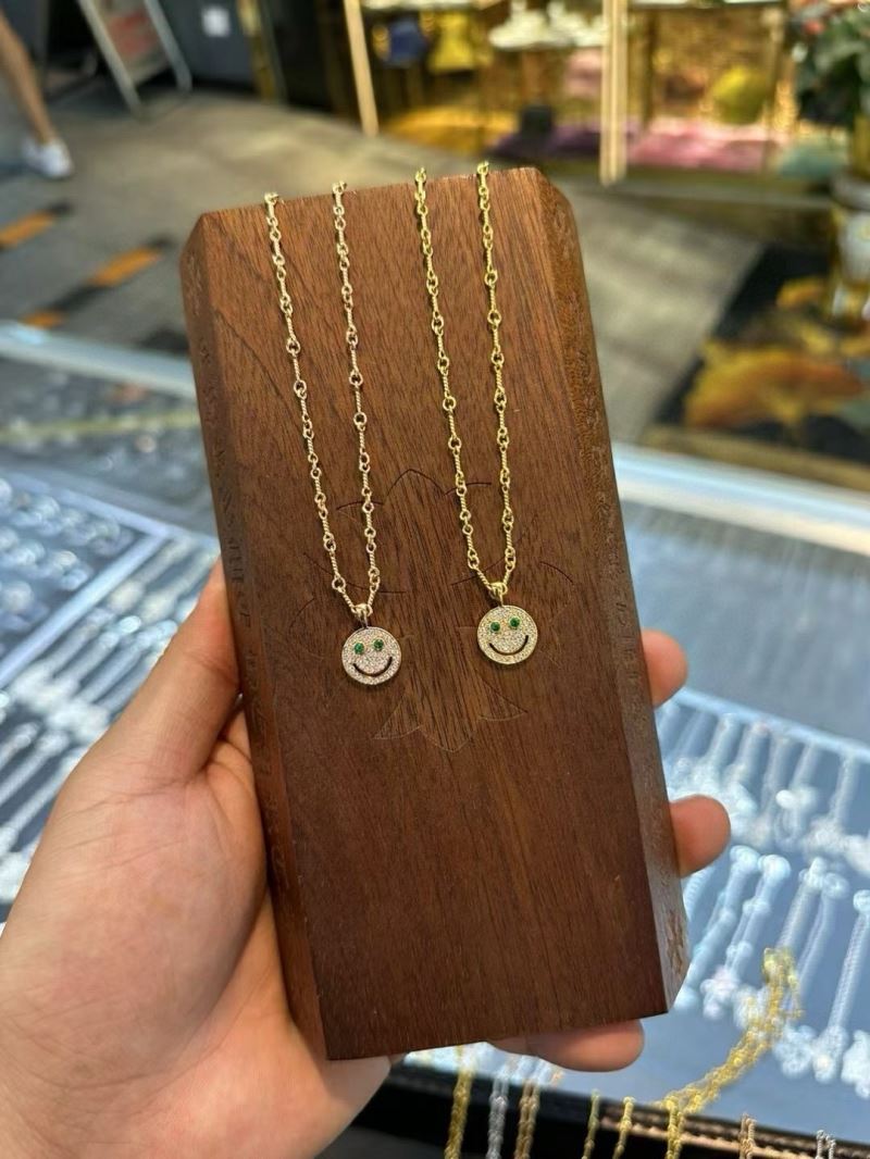 Ch*0me He**ts necklaces